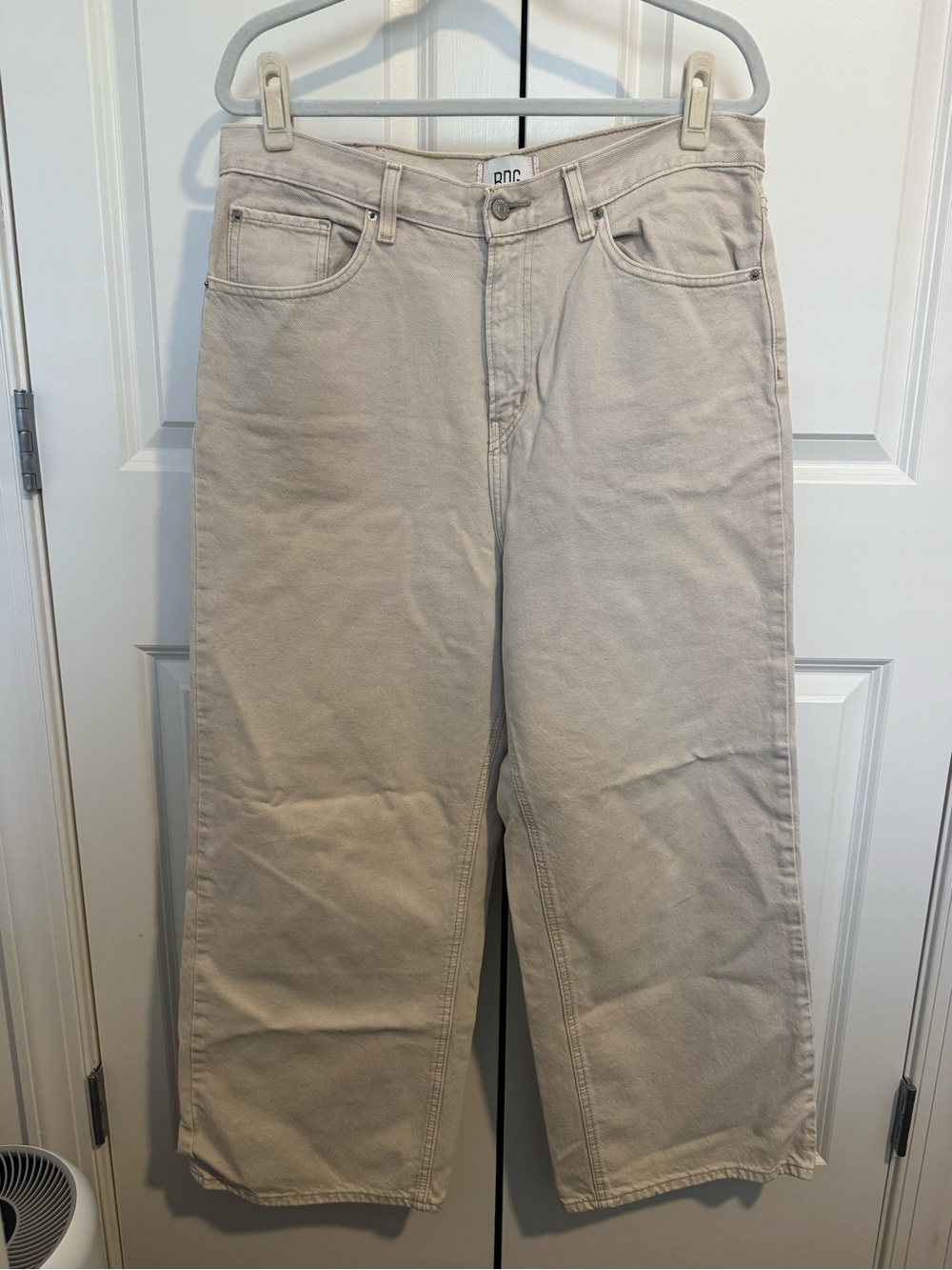 BDG Straight Leg Jeans in khaki